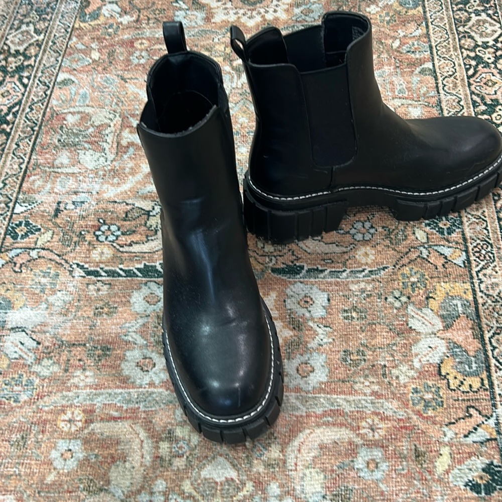 Madden girl Chelsea boots size 8.5 medium
